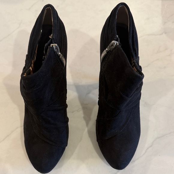 Elegant Black Women's Ankle Boots - Picture 1 of 6